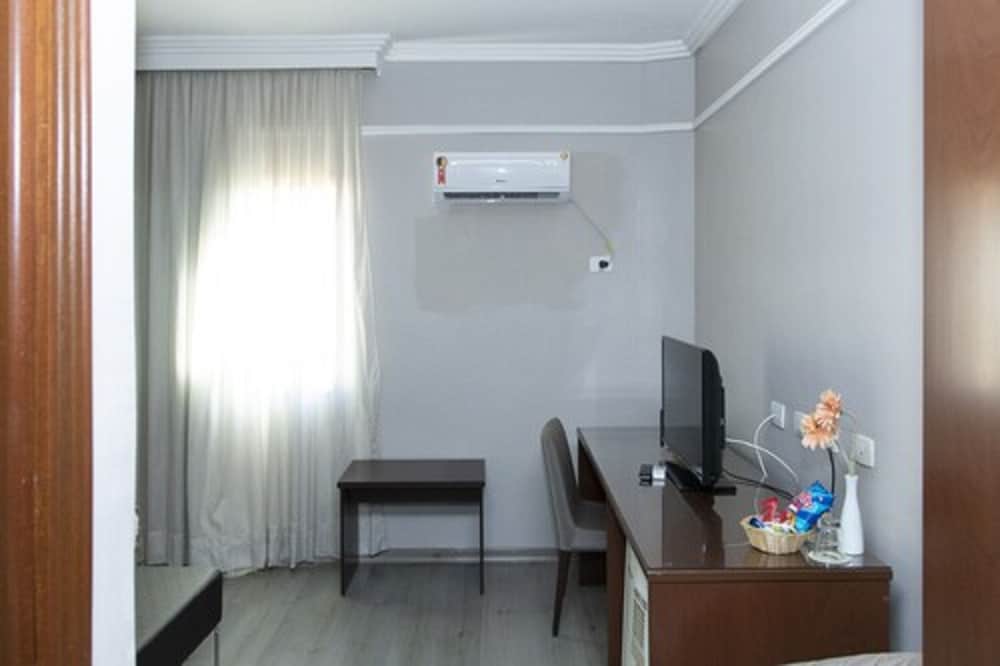 CLASS HOTEL GUAXUPE 5/50