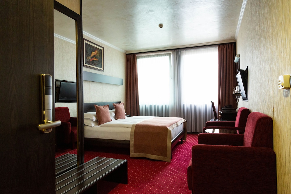 Prezident Hotel 25/75