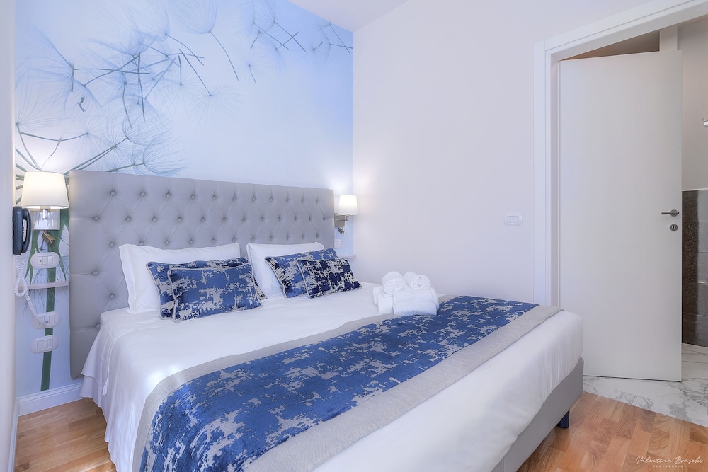 Hotel Cosmos 5/48