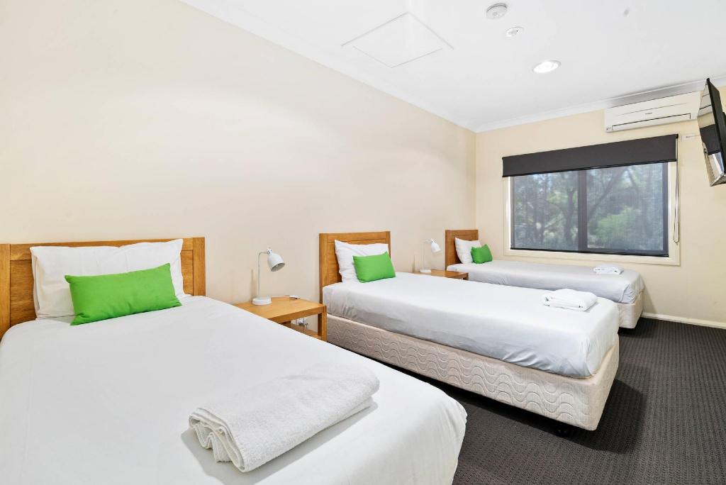 Efficiency, Suite, King Bed, 3 Beds