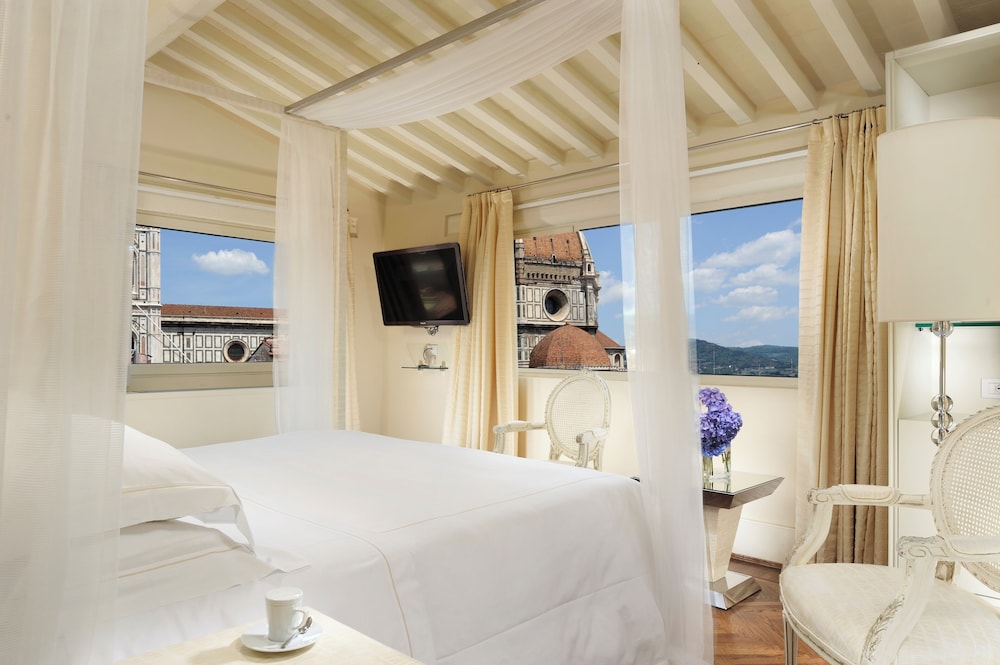 LUXURY, SUITE, CITY VIEW