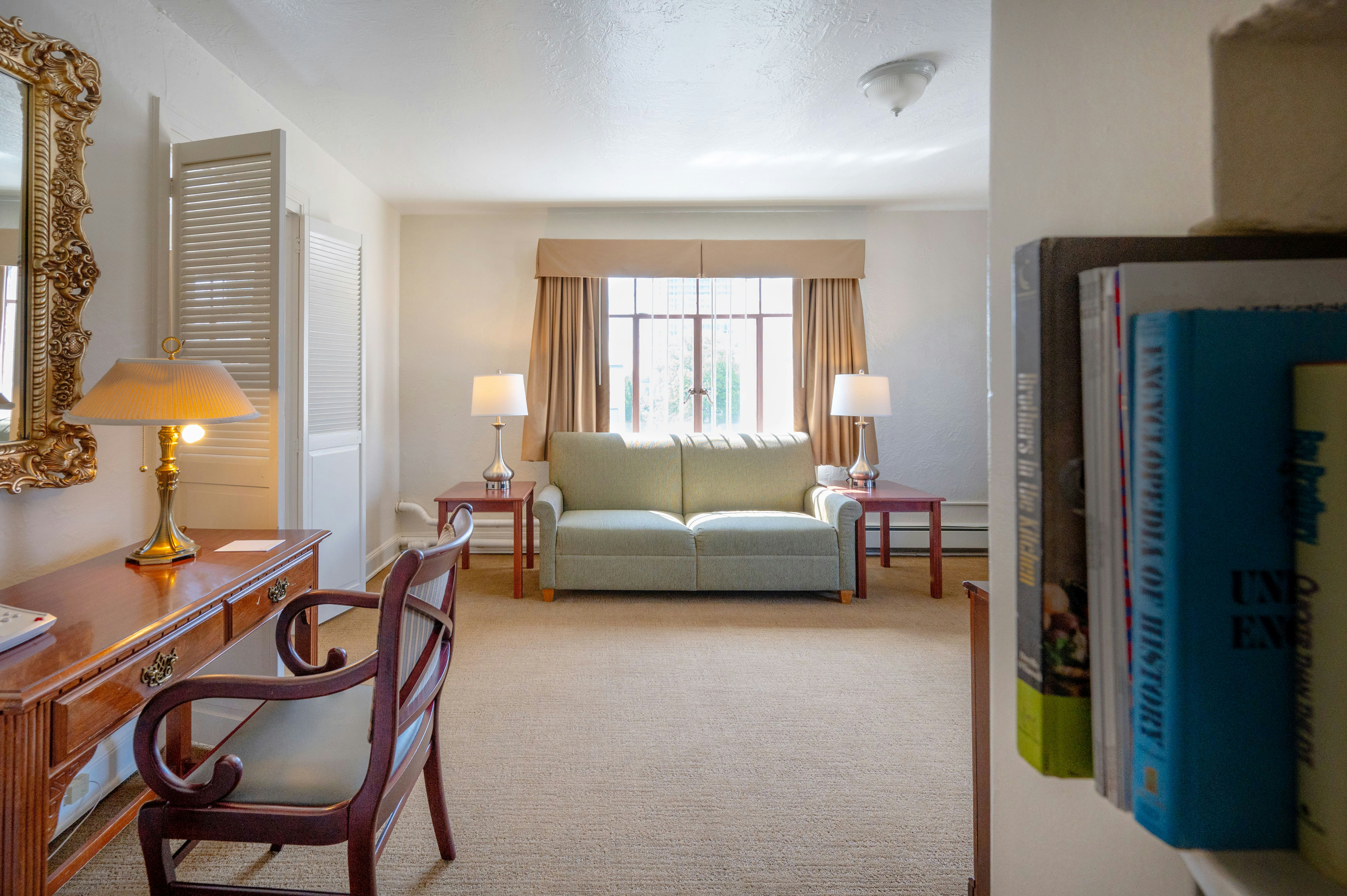 The Baroness Hotel 16/22