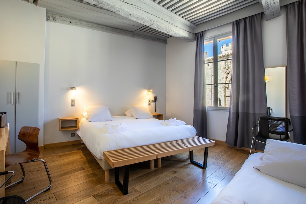 Boutique Hotel Entraigues 35/61