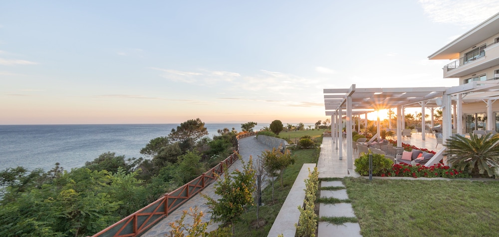 King Maron Beach Hotel & Spa 40/50