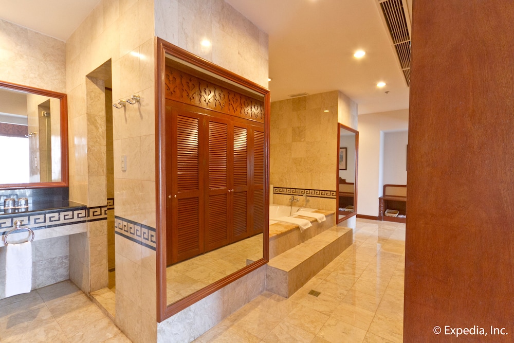 Waterfront Airport Hotel Casino Mactan 27/50