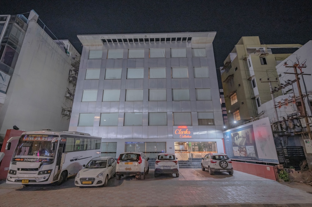 Hotel Clarks Collection Vadodara 45/50