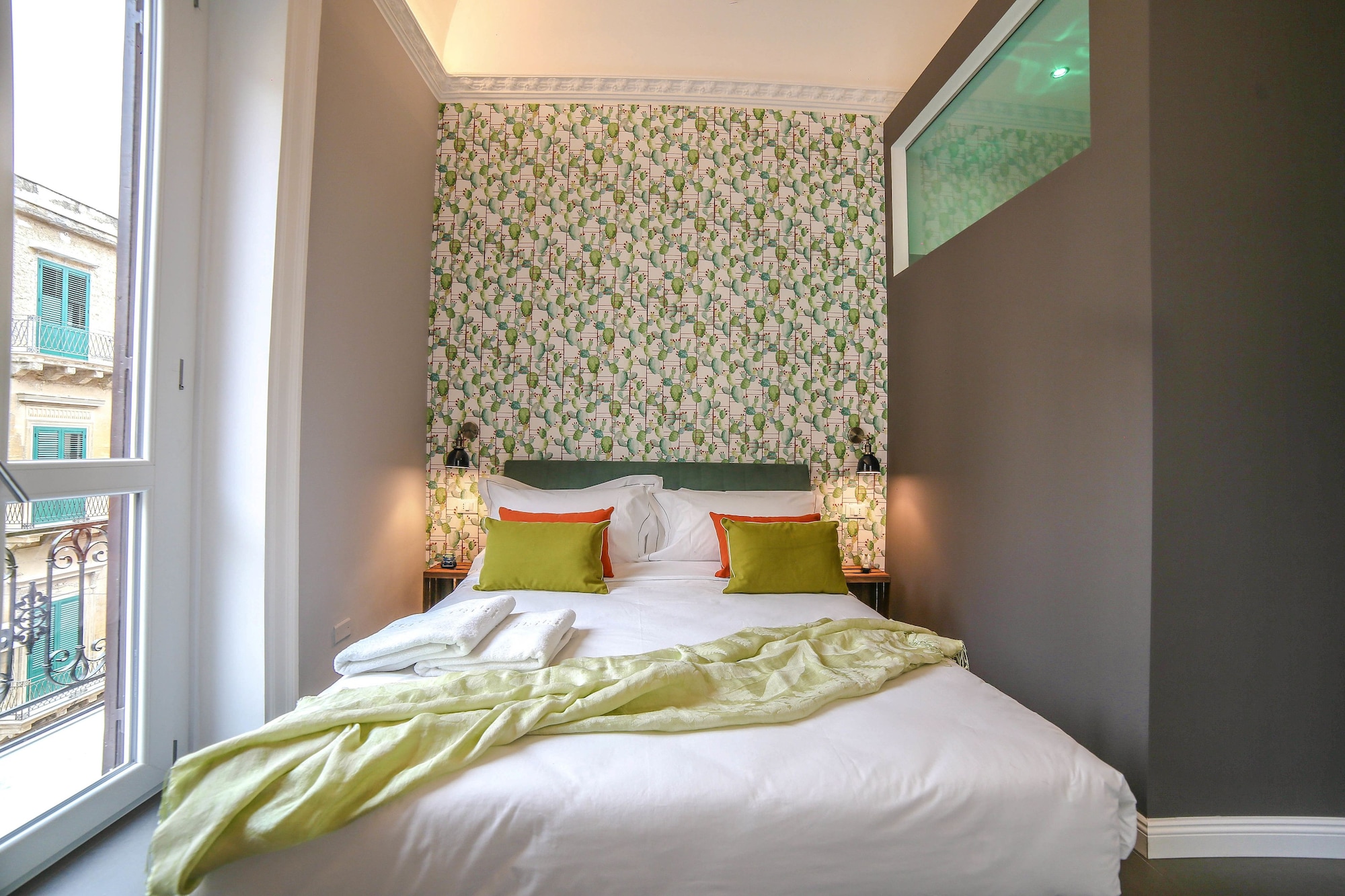 DELUXE, DOUBLE BED, CITY VIEW, BALCONY