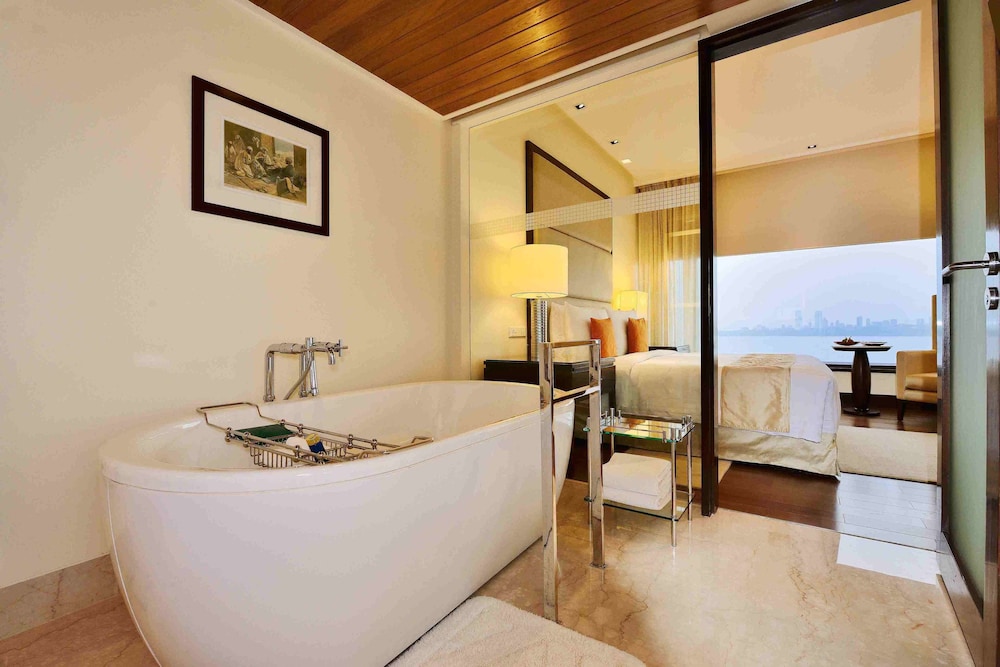 The Oberoi Mumbai 15/61