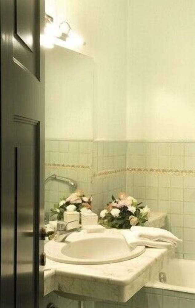 RELAIS DU SILENCE ALBERGO RELAIS I DUE ROCCOLI 49/50