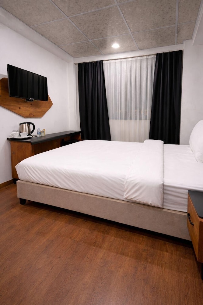 Shelton Airport Otel 18/57