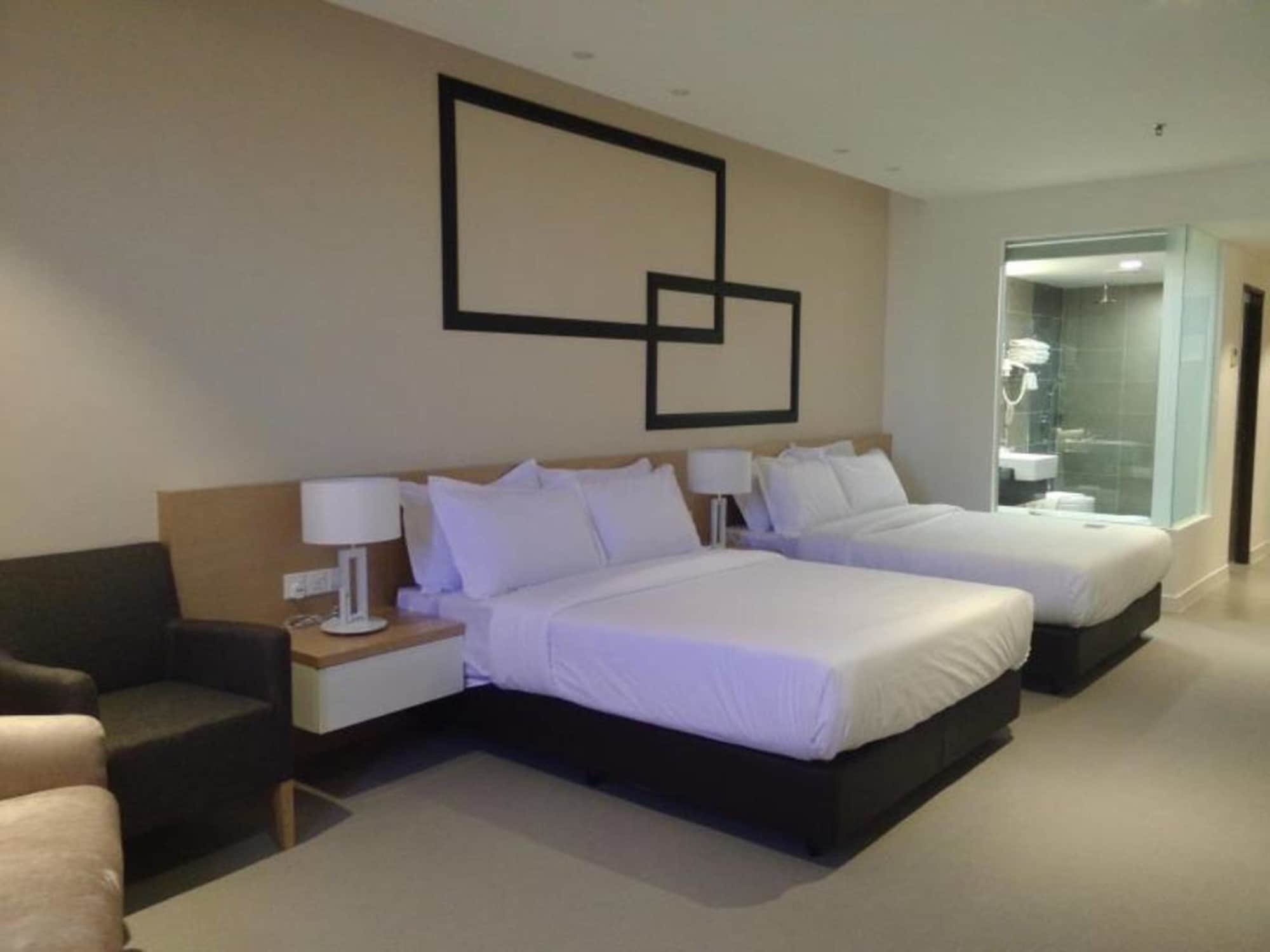 FAMILY, QUADRUPLE, 2 QUEEN BEDS