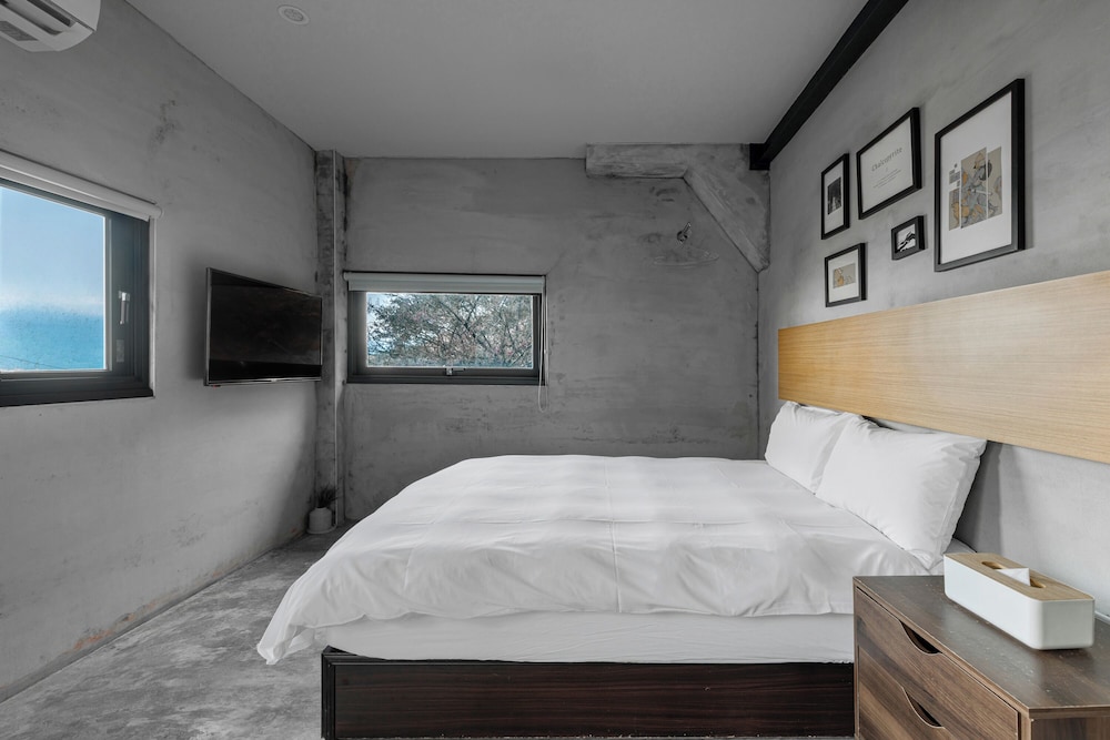 ROOM, DOUBLE BED, SEA VIEW