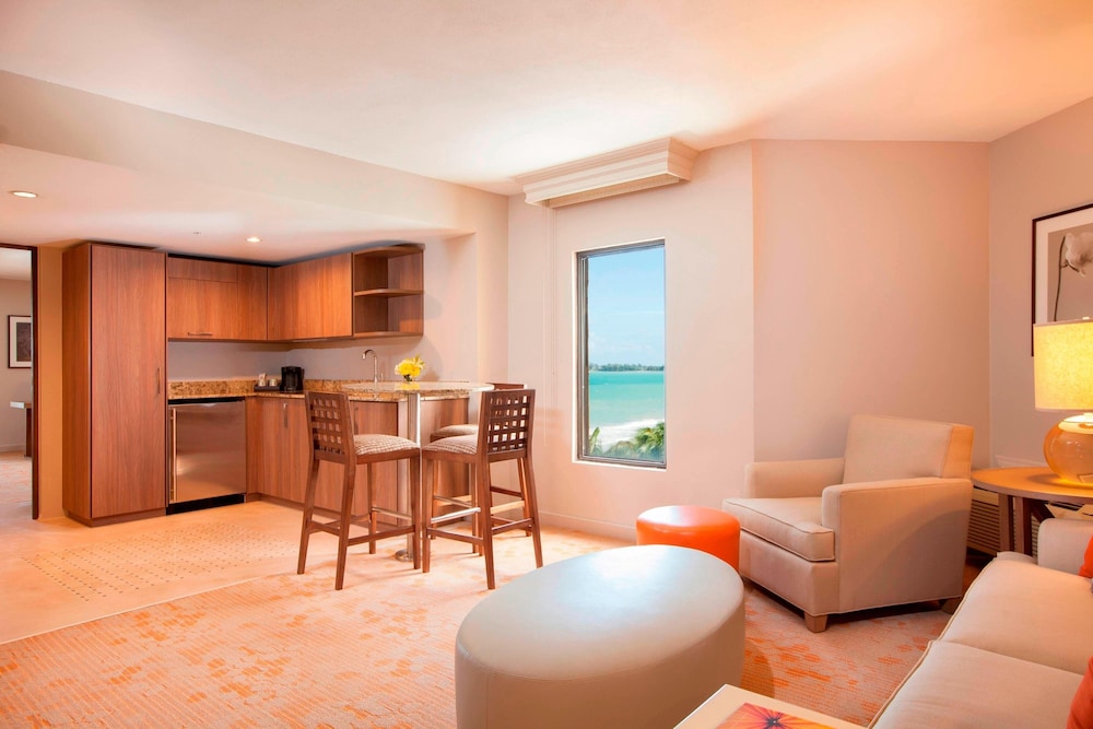 Courtyard Isla Verde Beach Resort 26/54