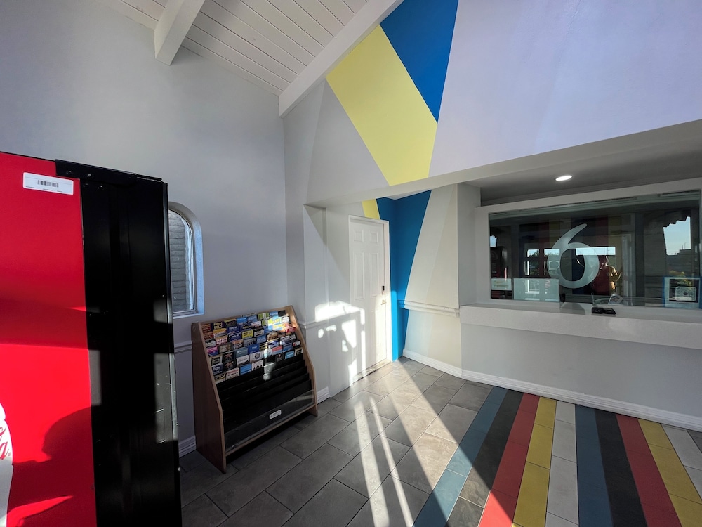 Studio6 Phoenix, AZ - Midtown 20/25