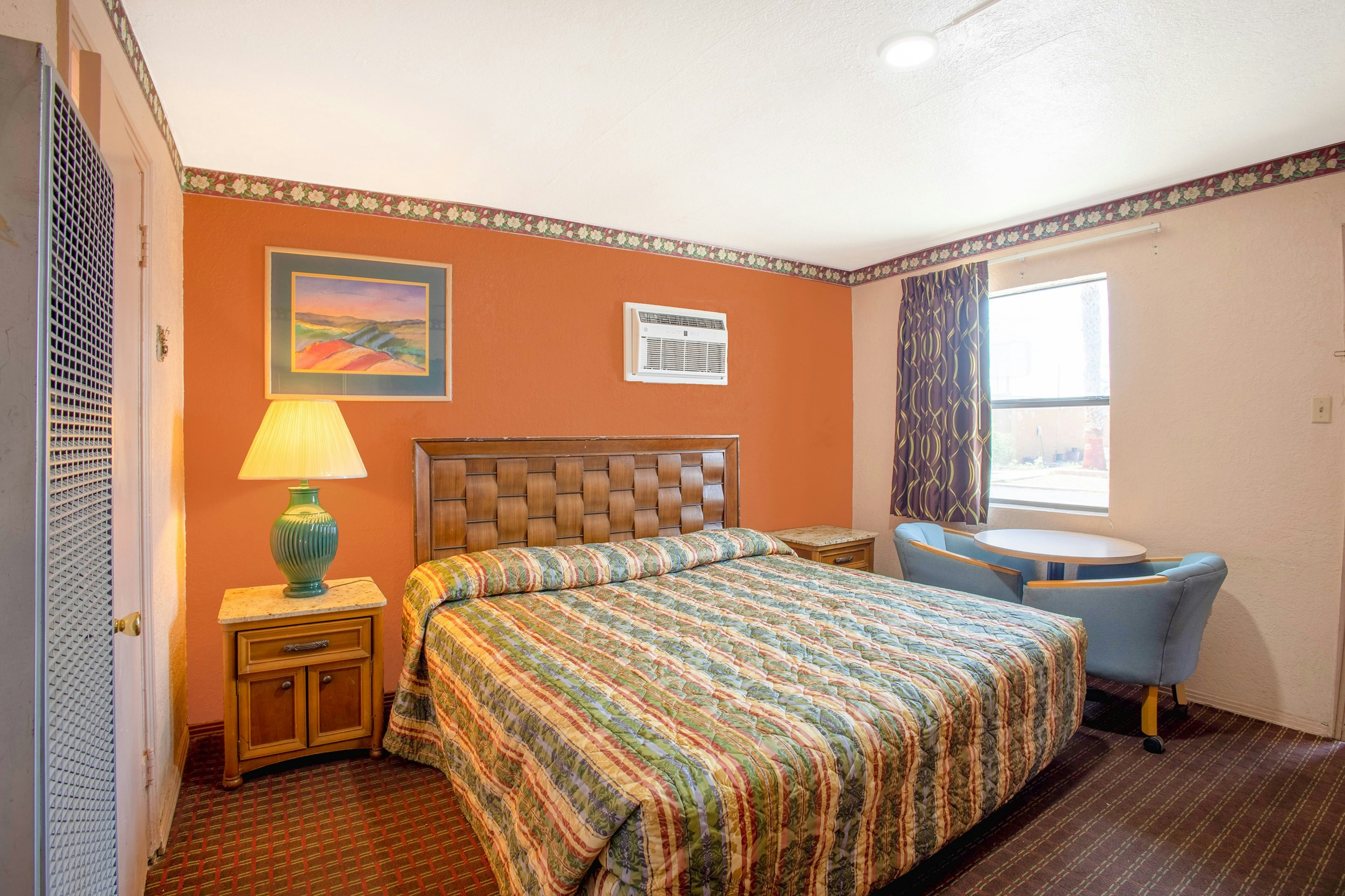 ROOM, KING BED