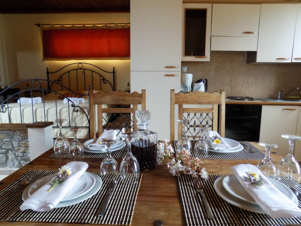 Aetovigla Guest Houses 16/30