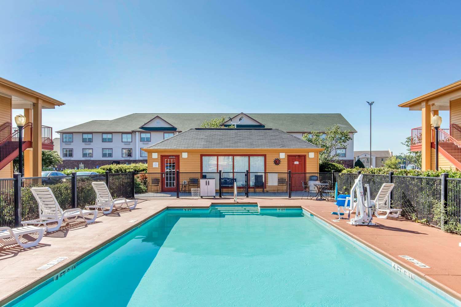 Quality Inn Bessemer I-20 exit 108 32/34