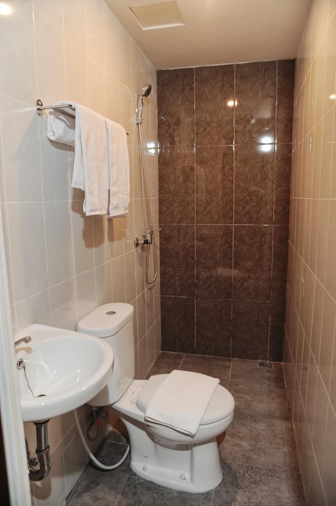 Nozz Hotel Semarang 11/25