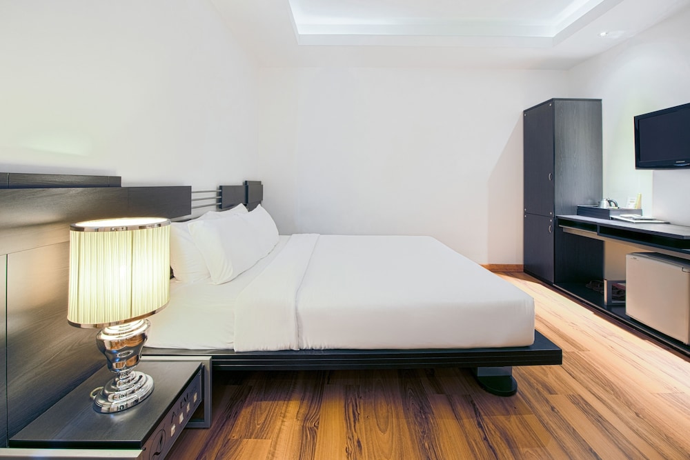 A&EM Corp - The Petit Hotel 16/37