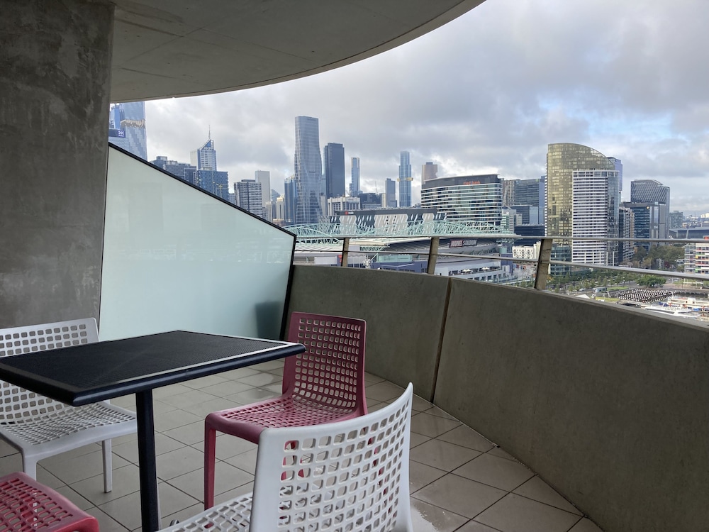 Accent Accommodation at Docklands Melbourne 20/50