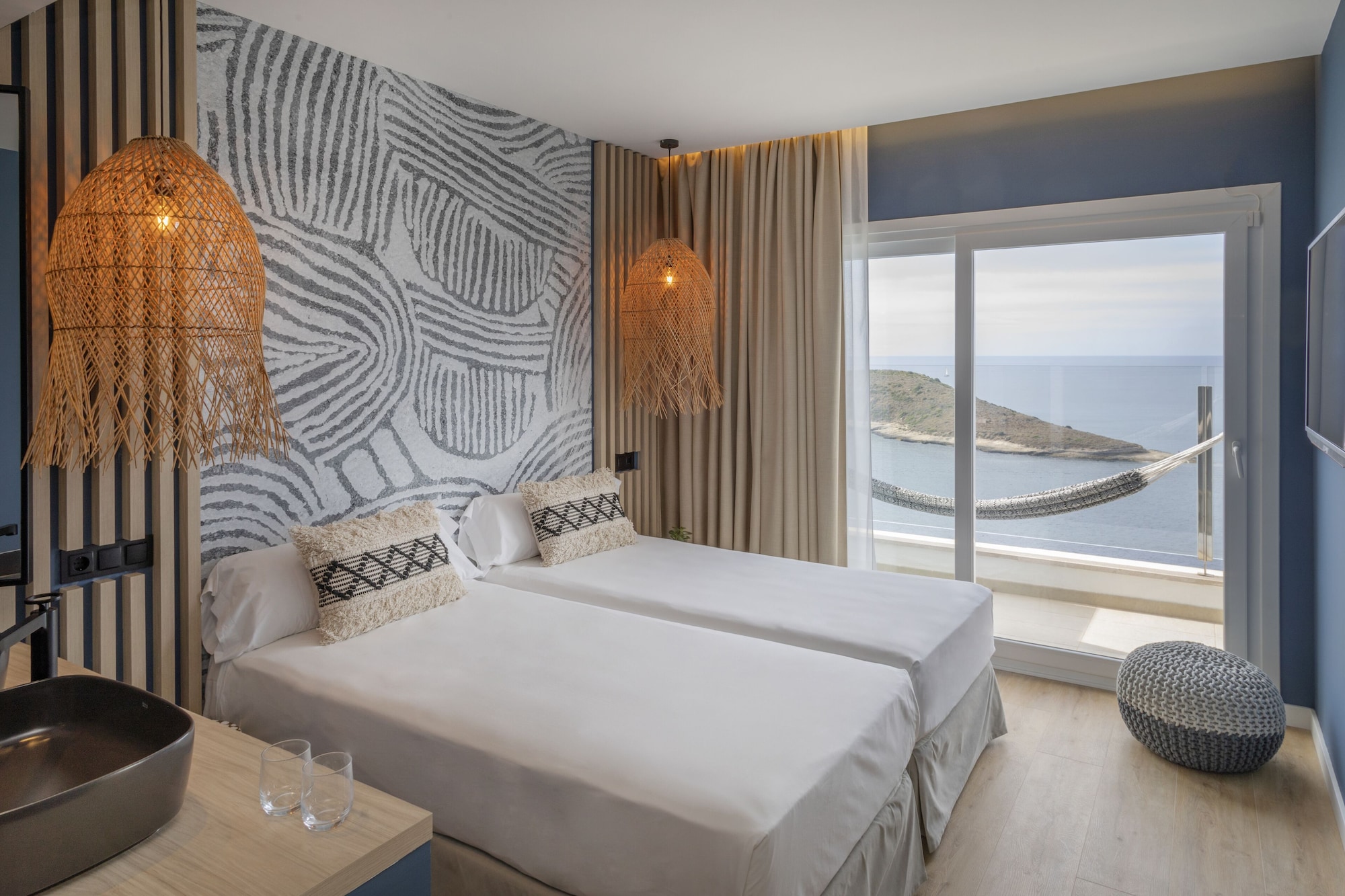 COZY, SUITE, SEA VIEW