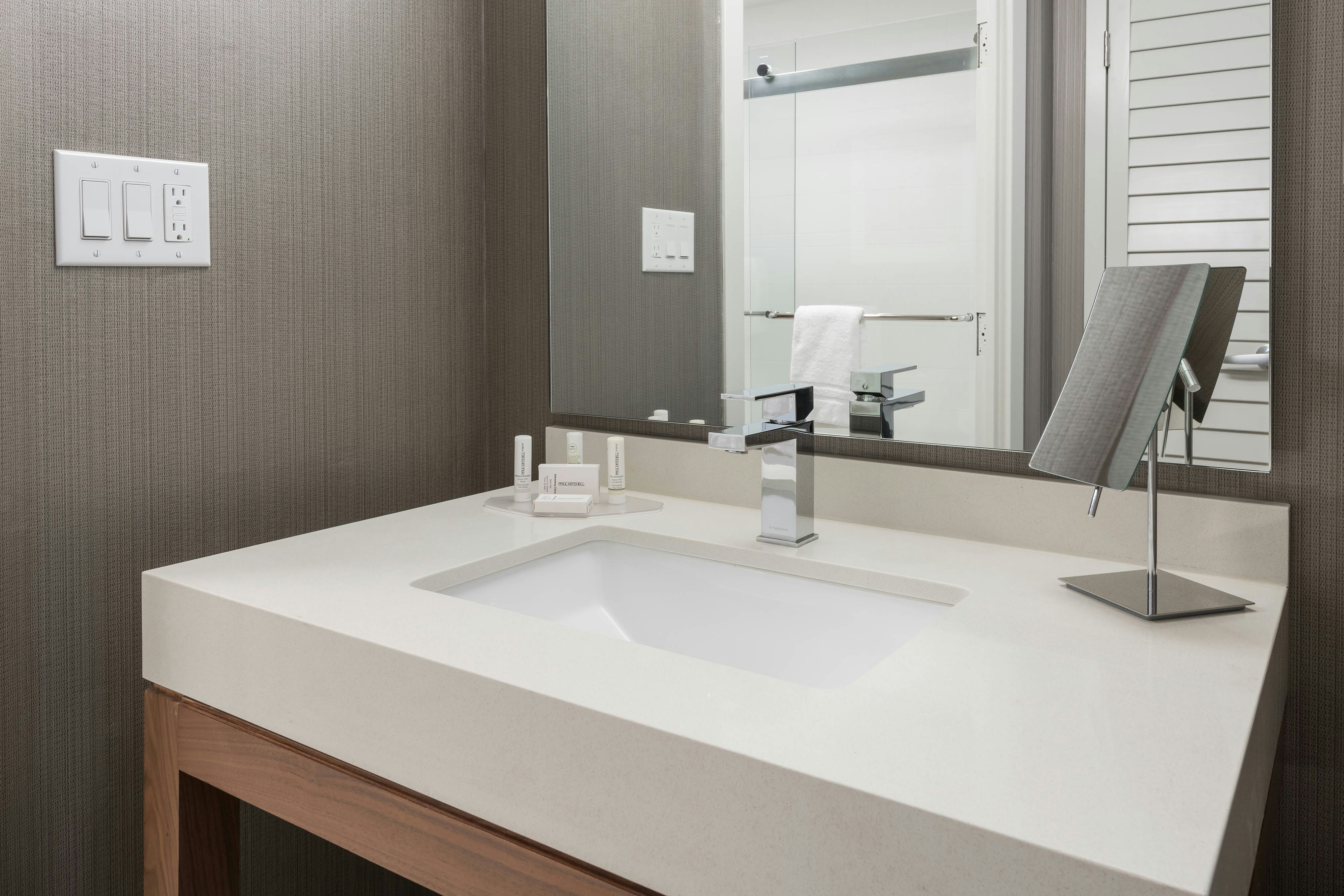 غرفة بسرير كينج، Courtyard By Marriott Toronto Vaughan 4/4