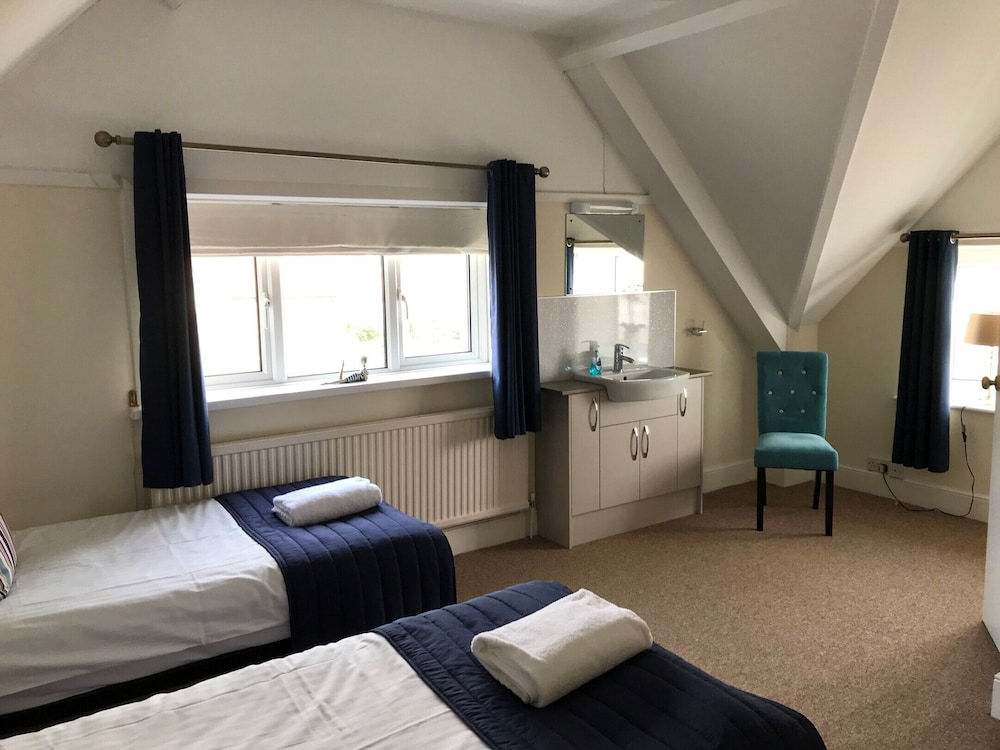 Beachside Suites 2/24