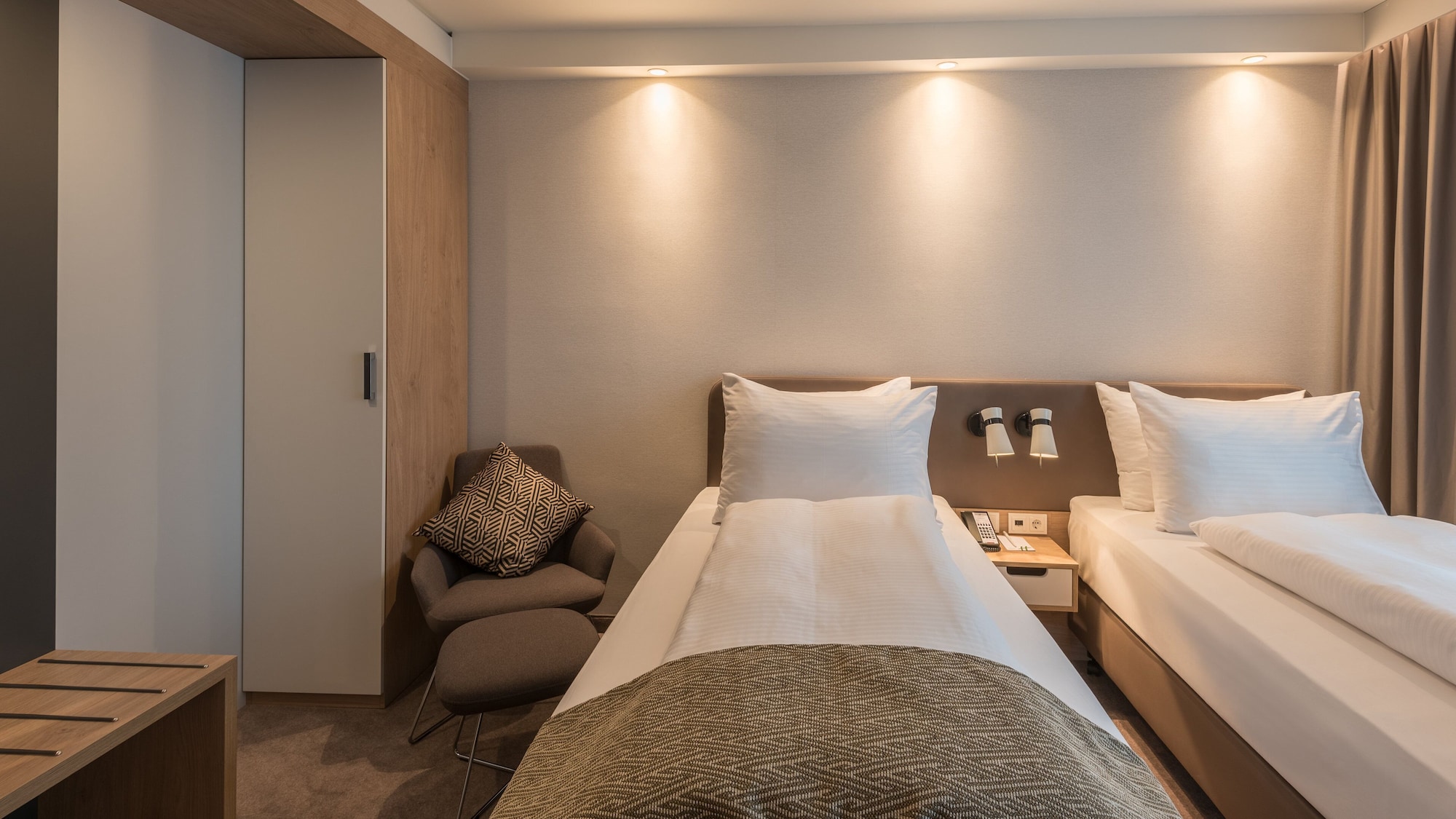 غرفة قياسية بسريرين منفصلين، Holiday Inn Hamburg Berliner Tor 3/5