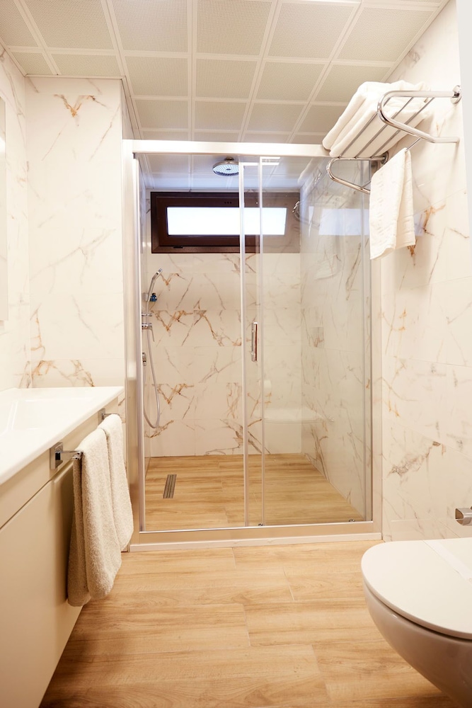 Mira Otel Alsancak 33/34