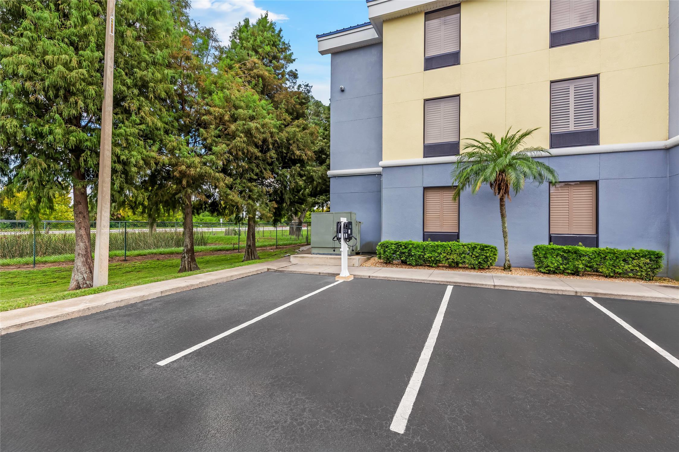 Days Inn & Suites by Wyndham Lakeland 73/85