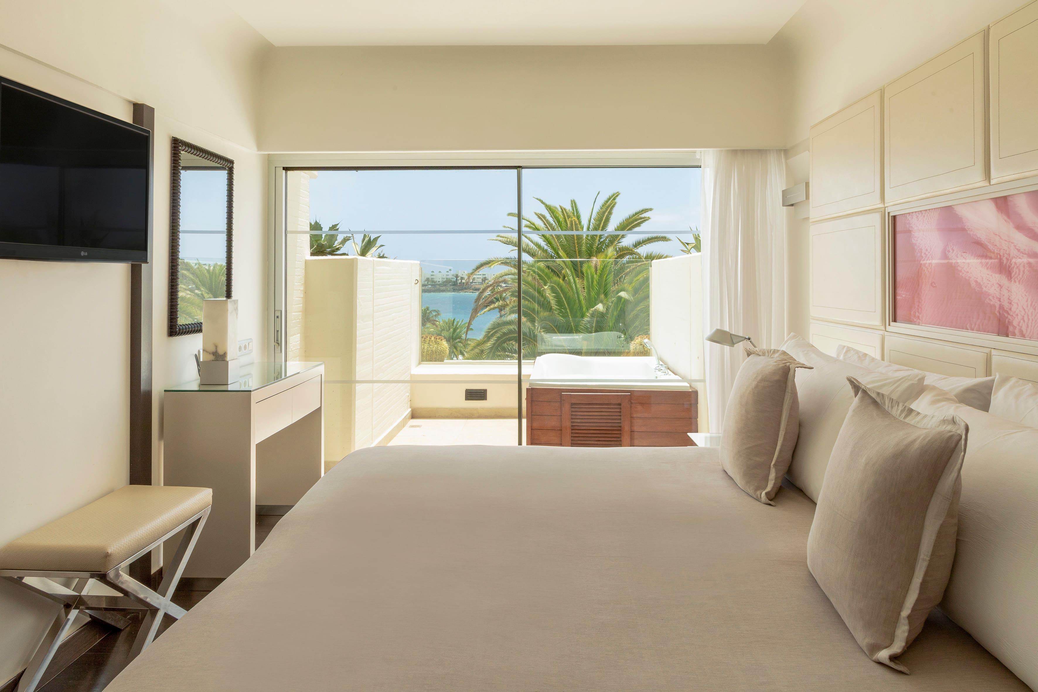 Reserve, Suite, Ocean Front, Jetted Tub