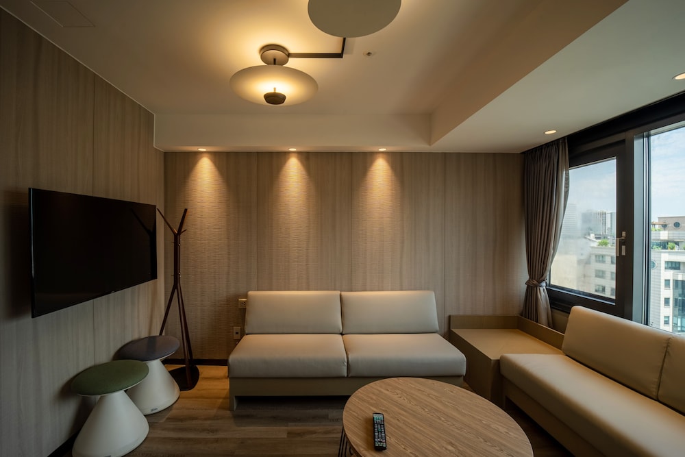 ELIENA Hotel 47/63