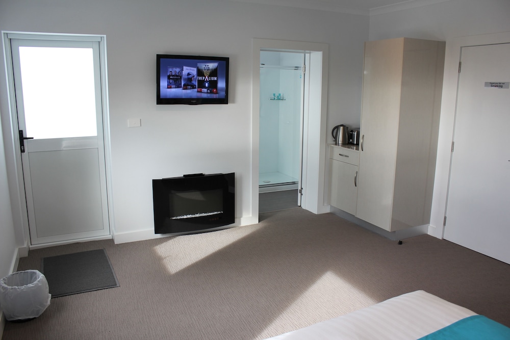 Beach Hotel 41/58