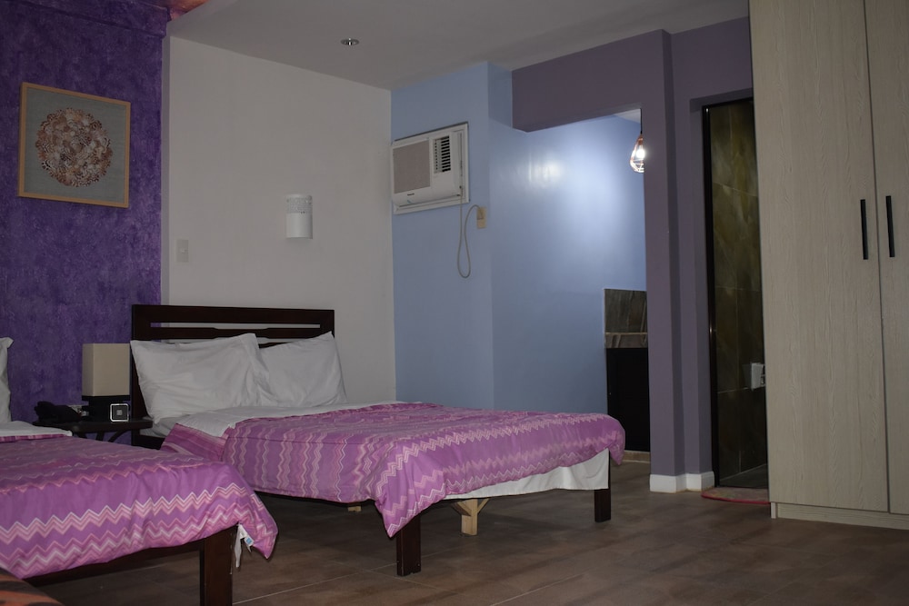 Nikitas Place Hotel 40/52