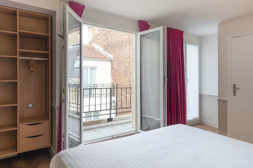 DELUXE, DOUBLE BED, COURTYARD VIEW, BALCONY
