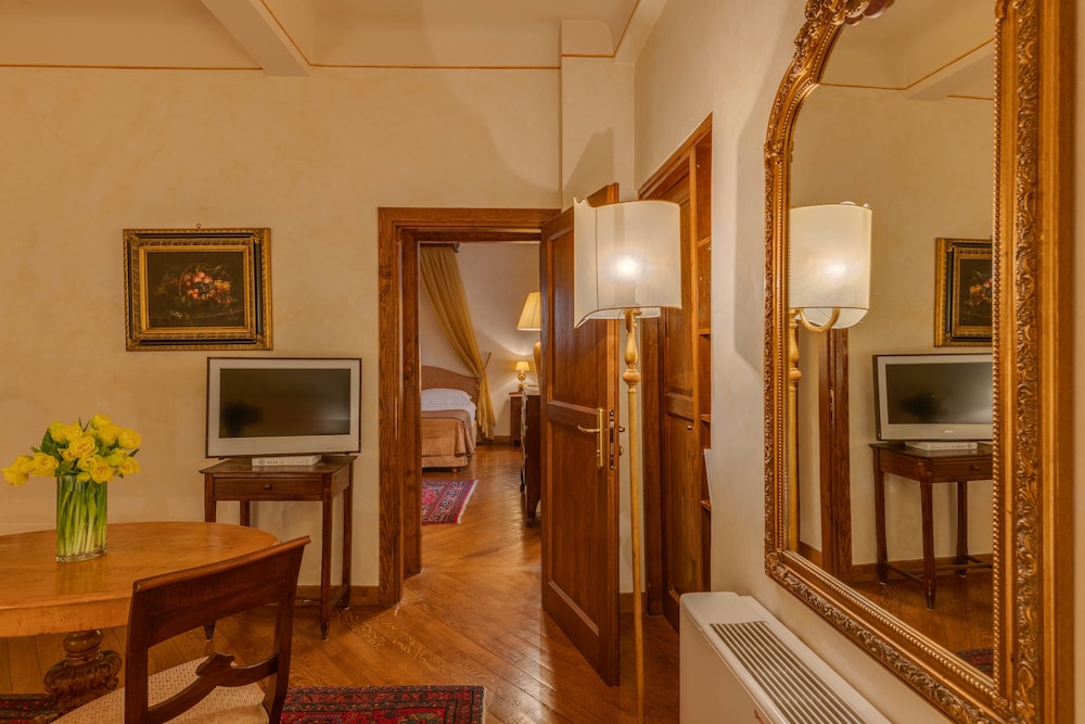 In Piazza Della Signoria - Residenza D Epoca 56/80
