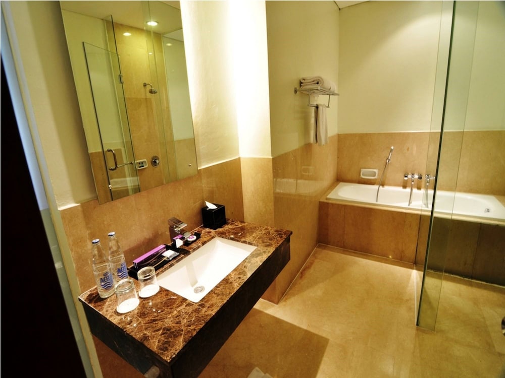 Quest Hotel Simpang Lima Semarang 57/60