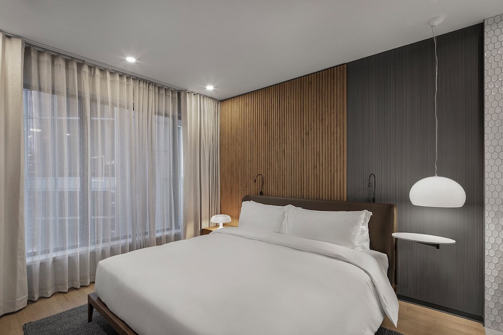 SIGNATURE, STUDIO, SUITE
