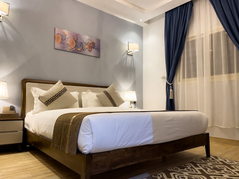 ROOM, DOUBLE BED