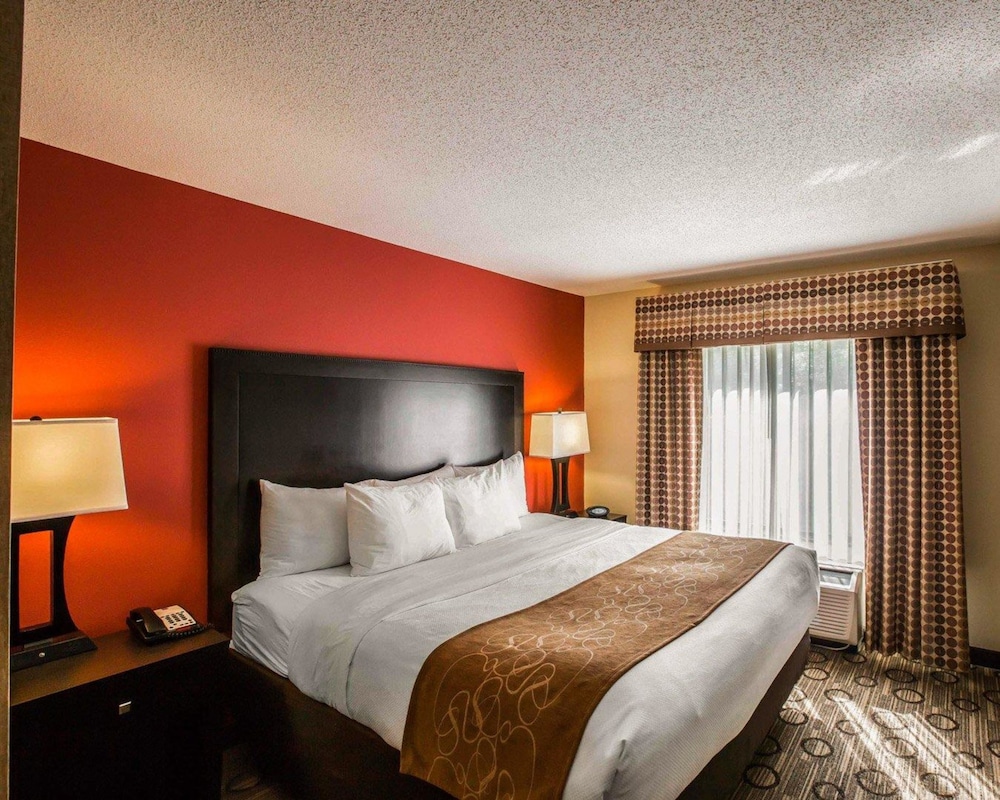 Comfort Suites At WestGate Mall 7/42