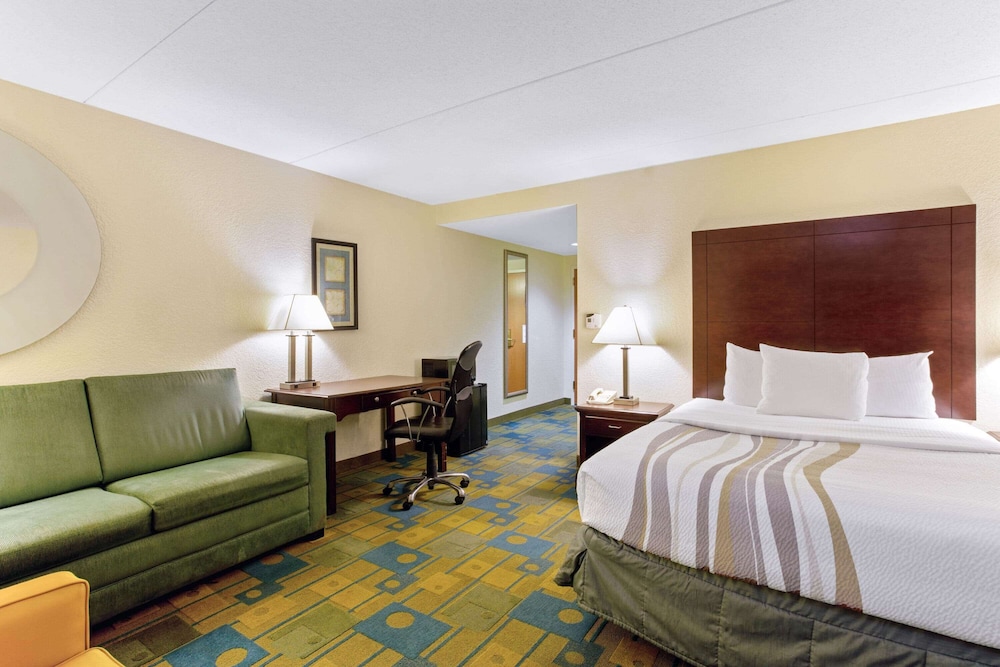 La Quinta Inn & Suites by Wyndham Boston Somerville 18/52