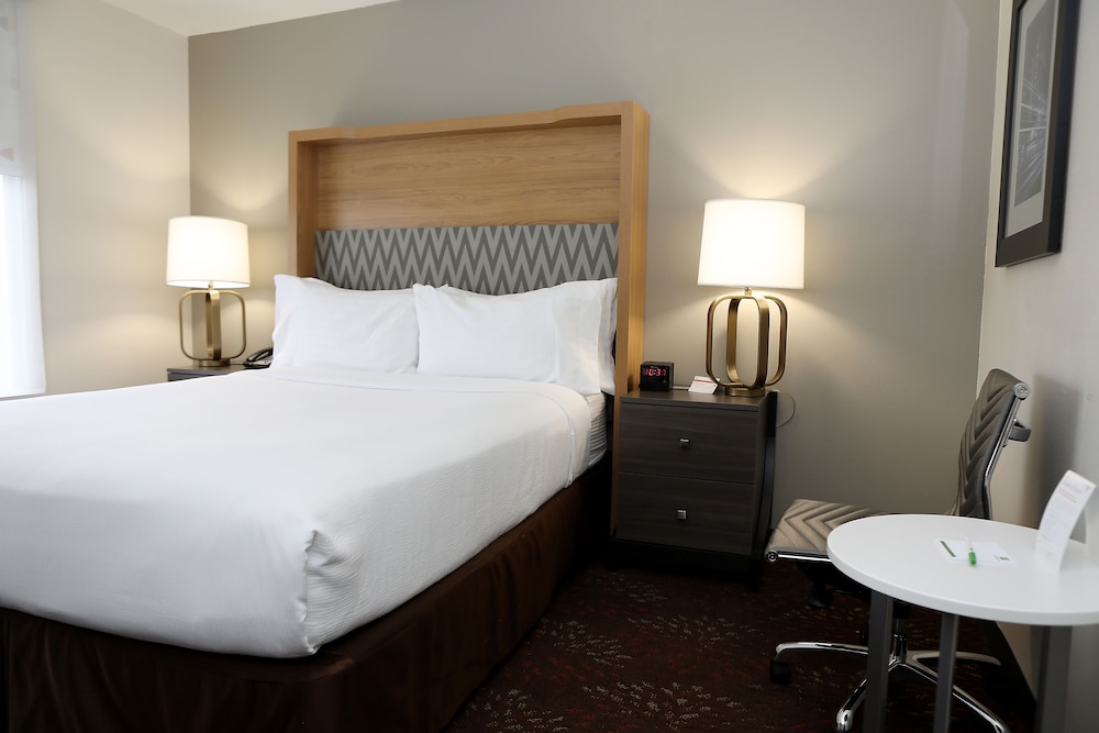 Holiday Inn Chicago O'Hare 30/71