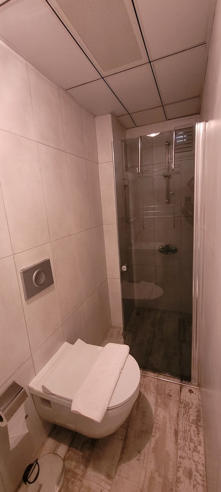 Tenes Otel 31/41