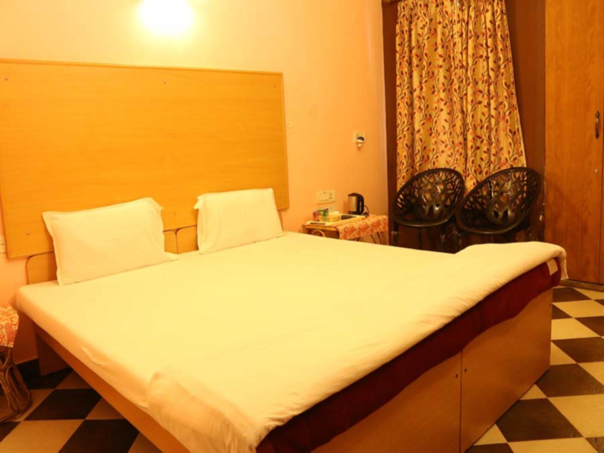 B's Hive Guest House 8/19