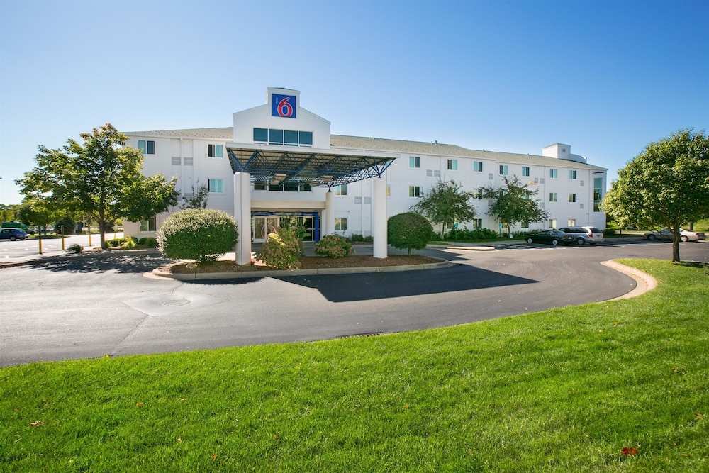 Motel6 Brooklyn Center, MN - Minneapolis 38/48