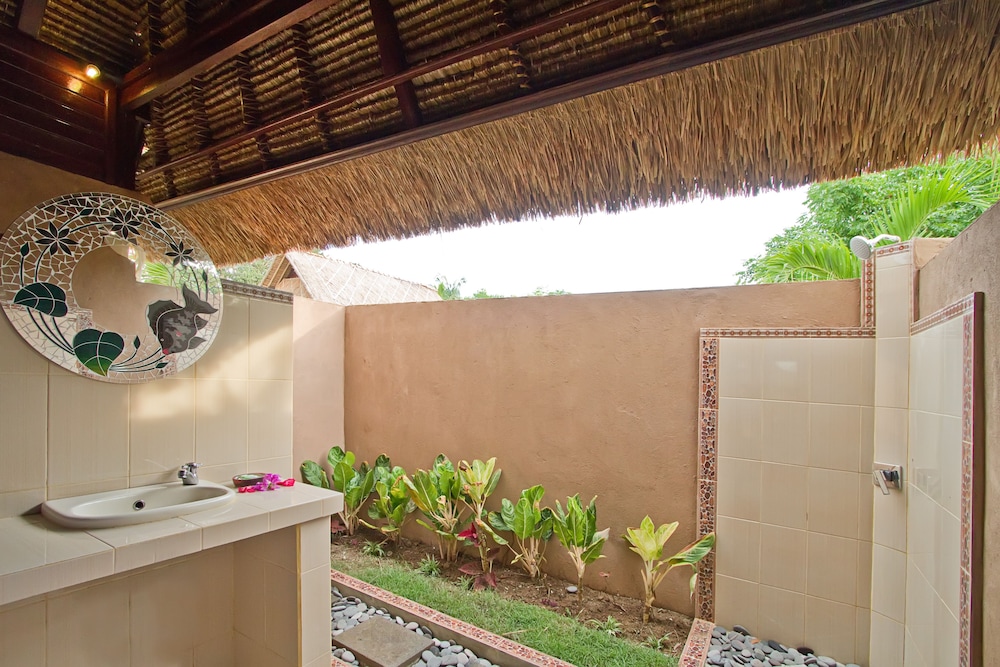 Lembongan Bay Shore Huts 10/71