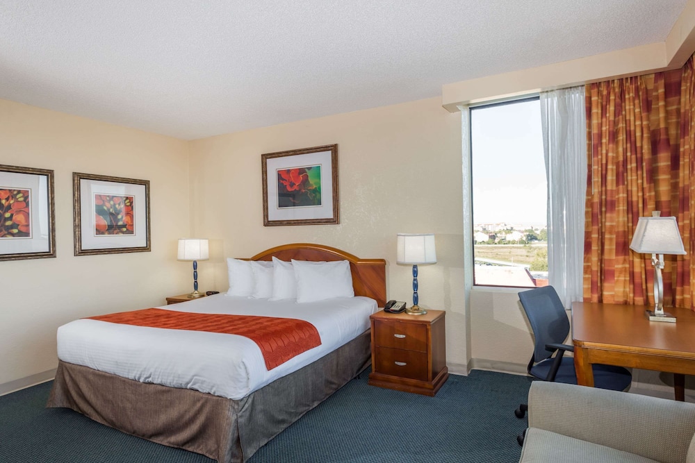Tower, Deluxe, King Bed, Sofa