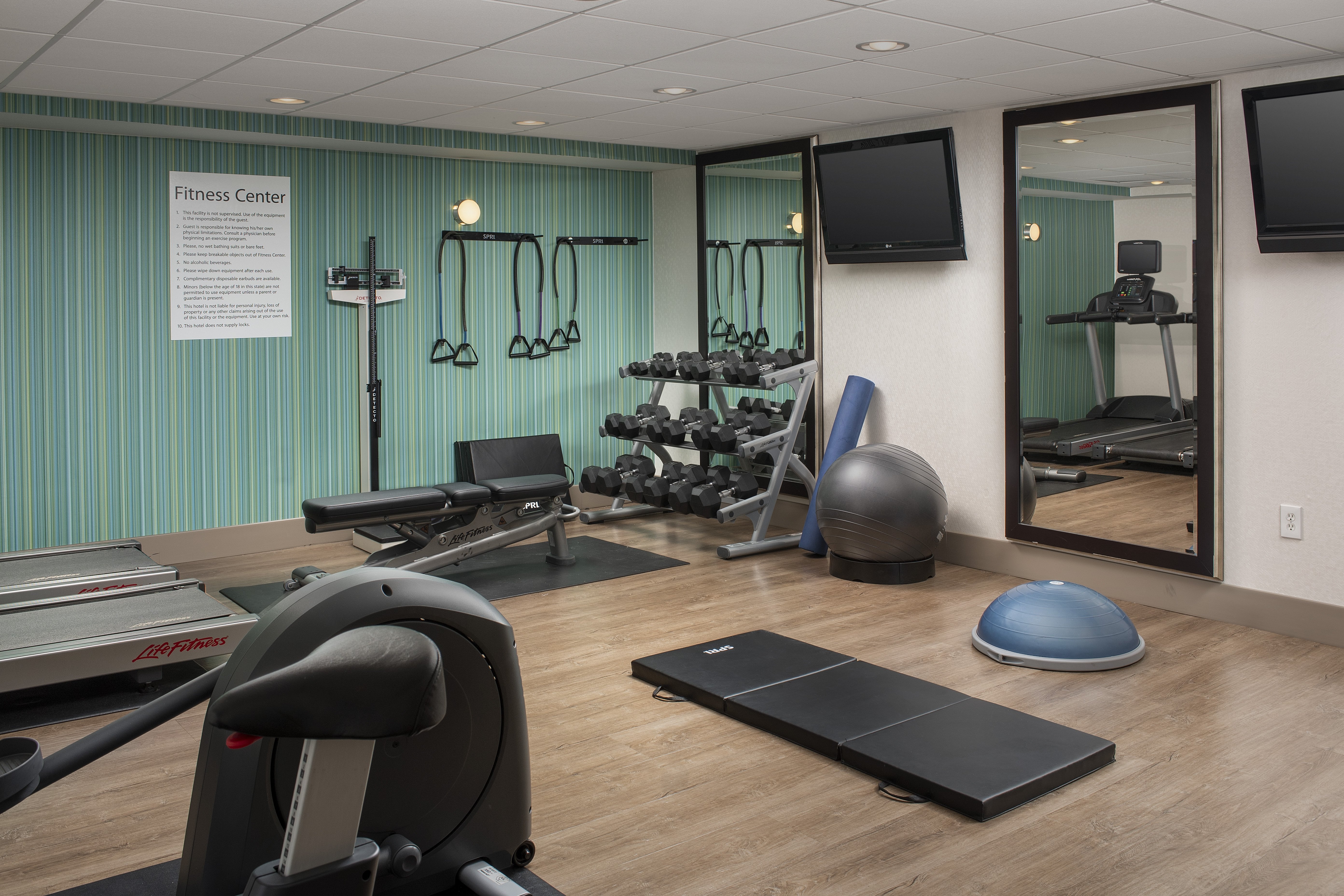 Holiday Inn Express-Saugus Logan Airport 18/28