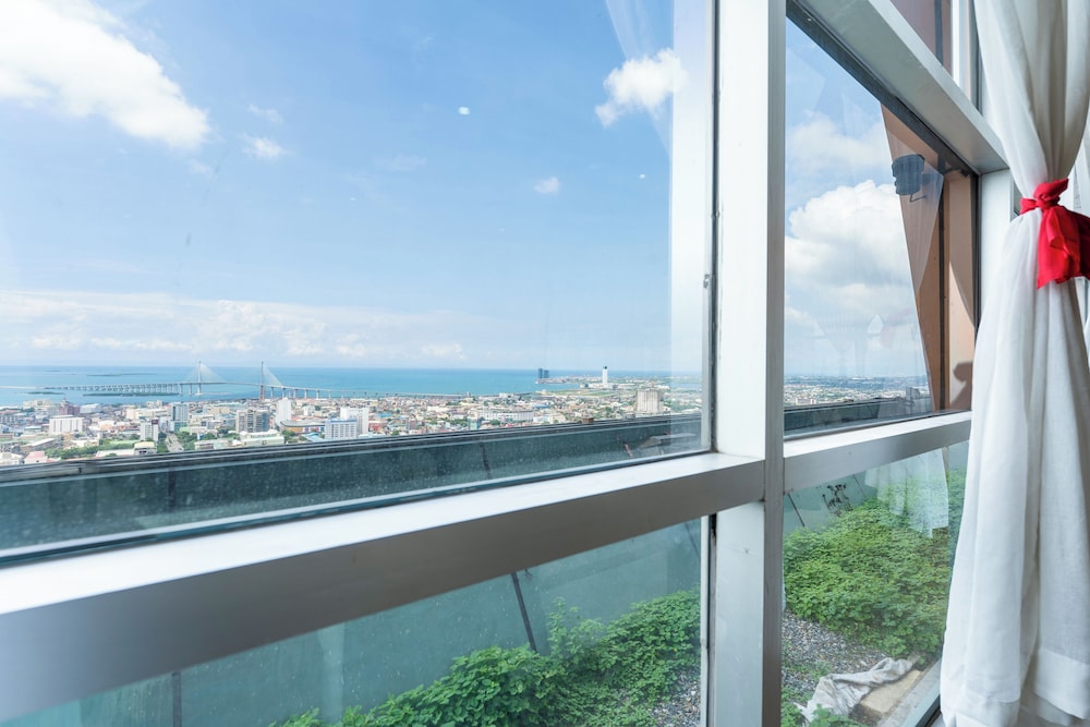 Crown Regency Hotel and Towers Cebu City 44/47