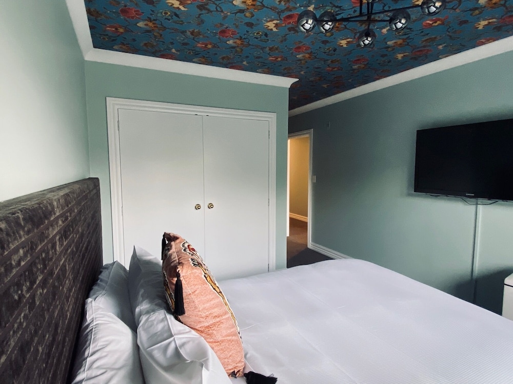 Dairy Private Luxury Hotel 42/81
